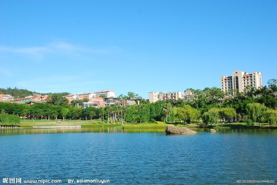 厦门大学校园湖景